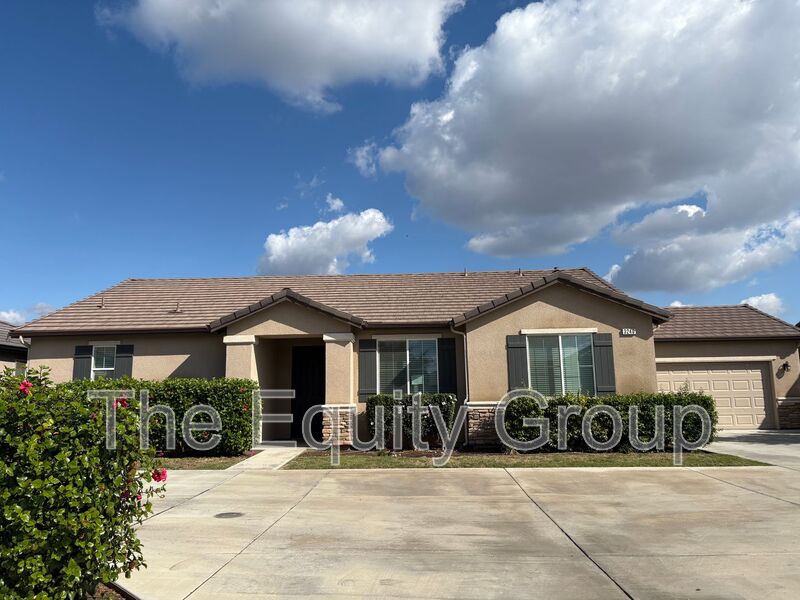 Visalia House: 3240 North Kent Street