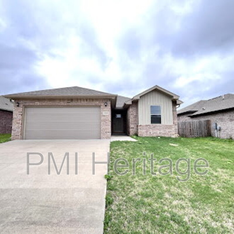 Bentonville House: 5909 Northwest Reynolds Street