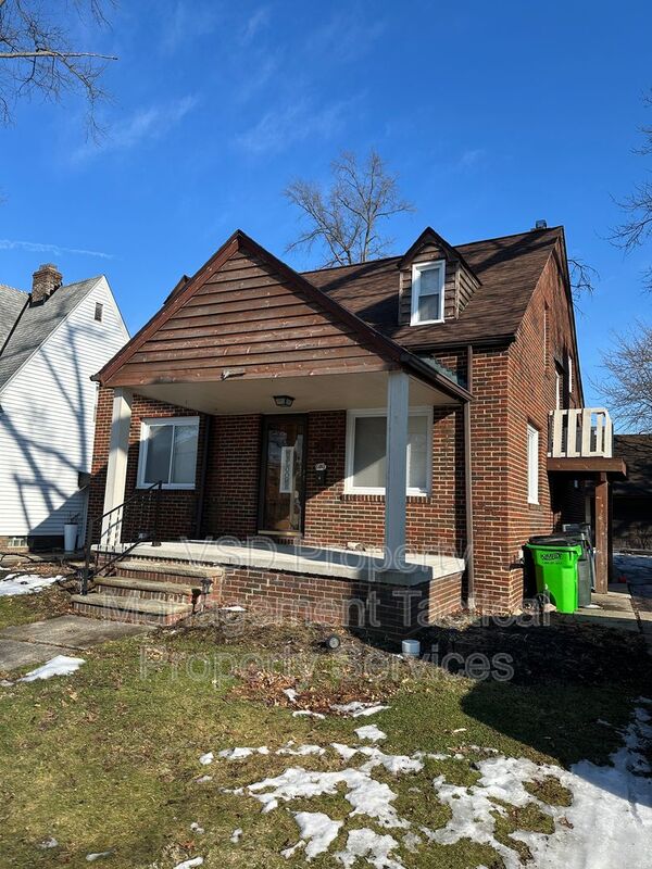 Euclid House: 781 E 236 St