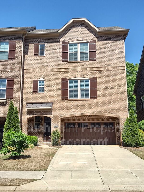 Charlotte House: 6432 Fairway Row Ln