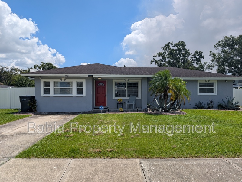 Tampa House: 1002 Kirkland Dr