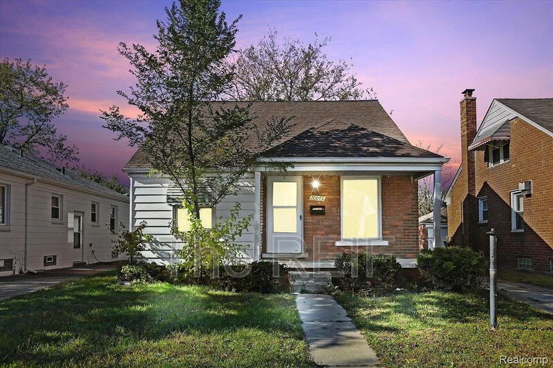 Detroit House: 20045 Greenlawn Street