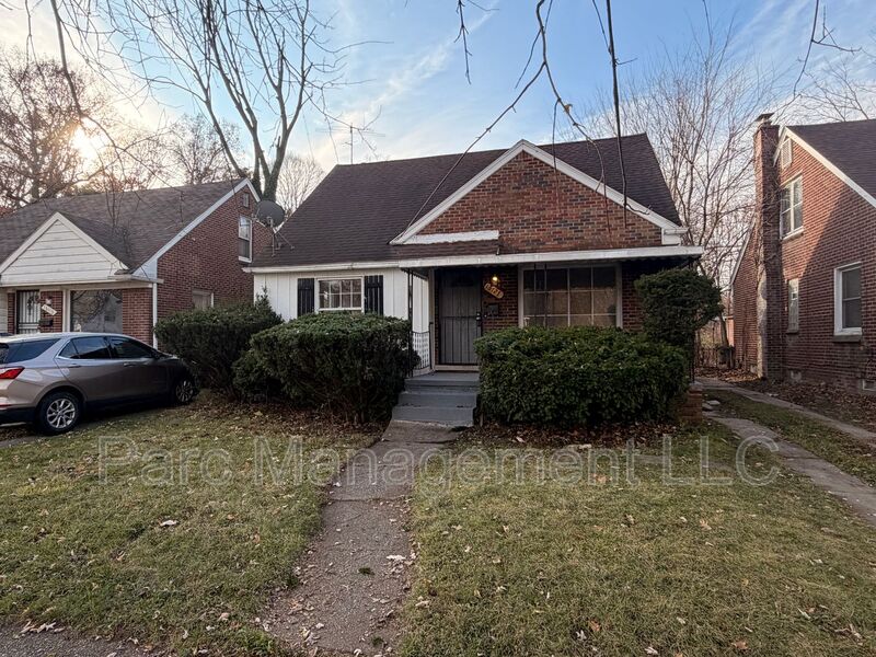 Detroit House: 16121 West Parkway Street