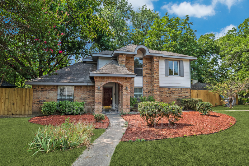 Dallas House: 4710 Fallon Place