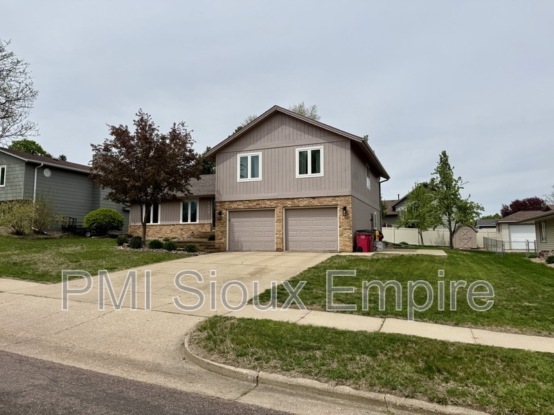 Sioux Falls House: 5900 W 28th St