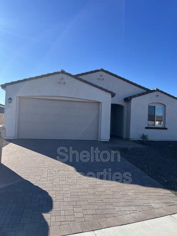 Peoria House: 7721 W Saddlehorn Rd