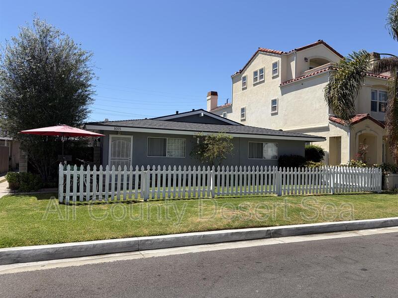 Huntington Beach Condo: 1015 England St