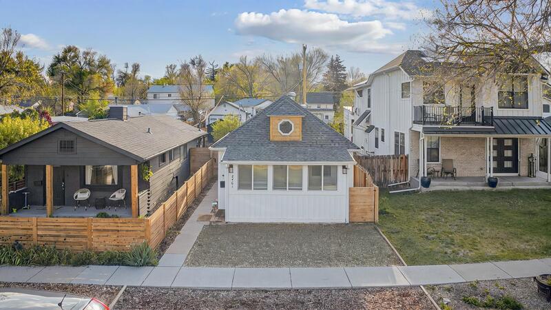 Edgewater House: 2461 Depew Street