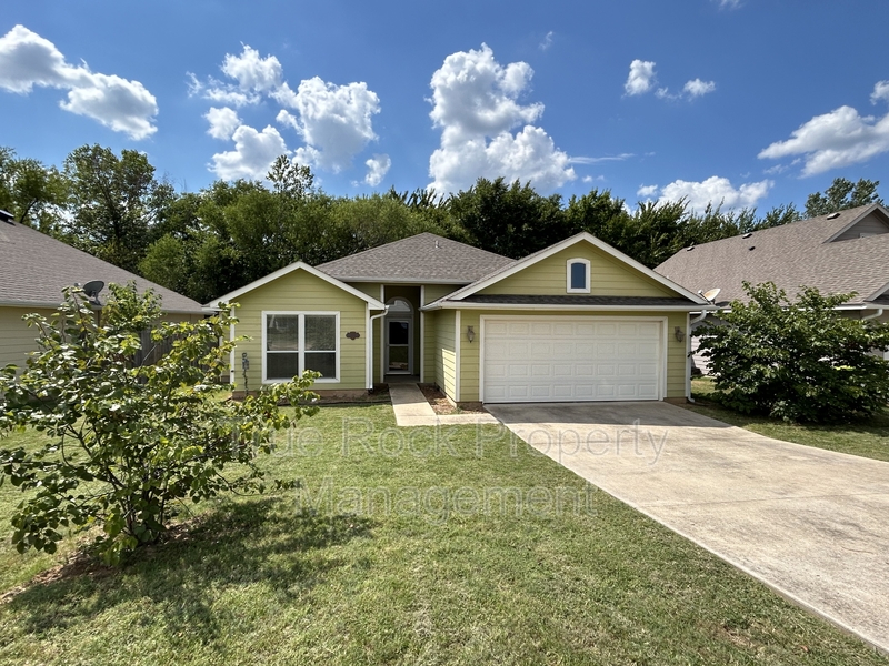 Ada House: 1109 Emily Lane