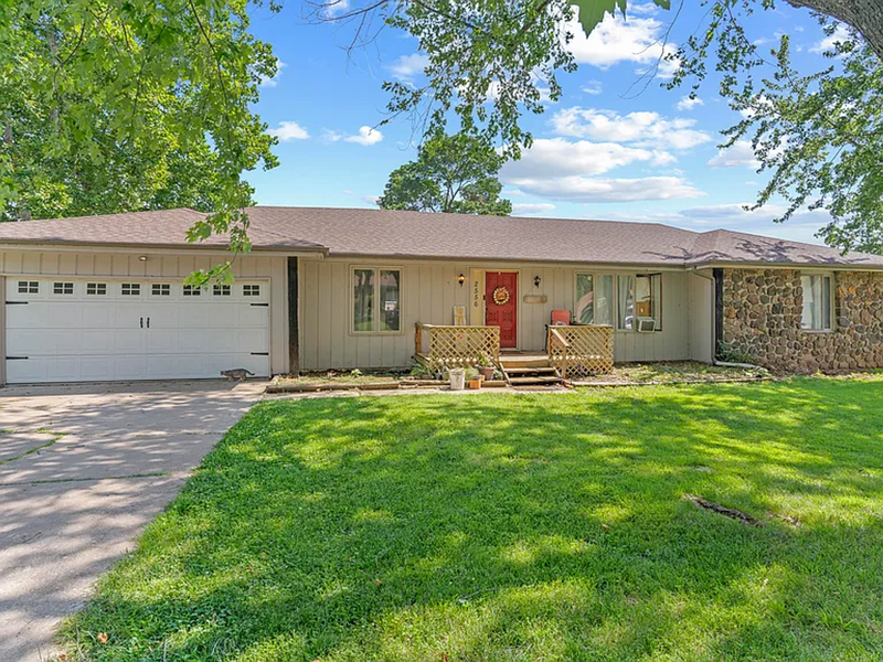 Springfield House: 2556 W Cardinal St.