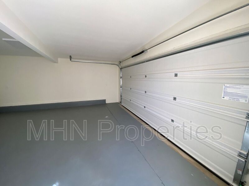 GORGEOUS 2-Story/4 Bed/3.5 Bath Newly built home close to parks, Pearl, and more! - Photo 34
