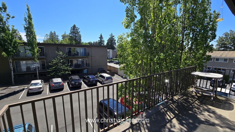 Kirkland Condo: 11010 NE 68th St
