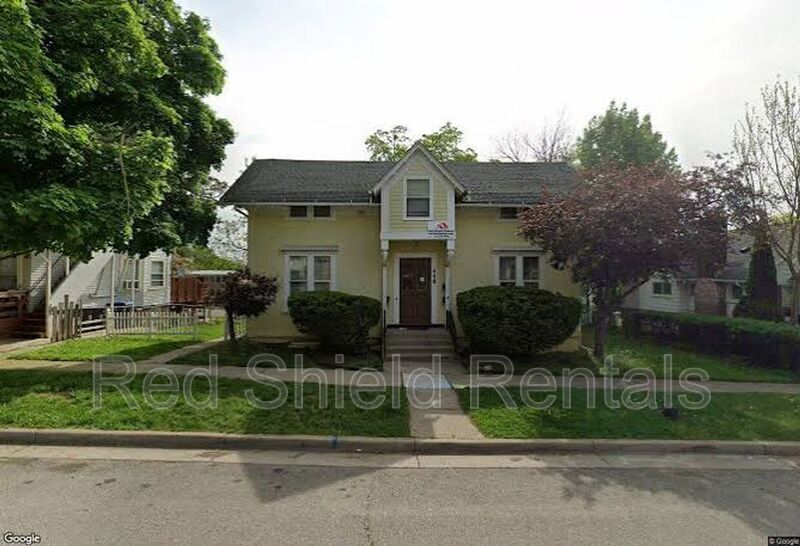 Ypsilanti Condo: 118 College Pl.