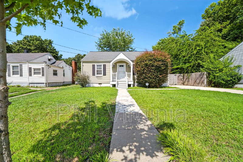 Hampton House: 9 Laurel Drive