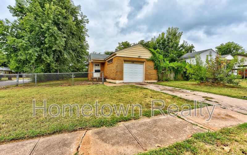Midwest City House: 410 E Steed Drive