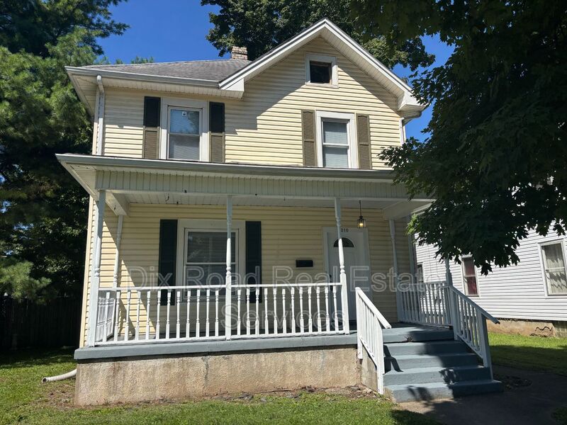 Middletown House: 210 Monroe Street
