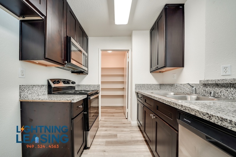 Los Angeles Condo: 2850 Riverside Dr