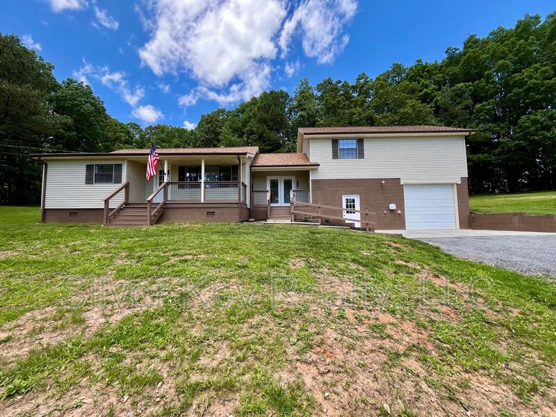 Ten Mile House: 1719 Reed Road