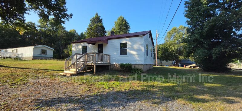 Kings Mountain House: 918 Mountain Crest Dr