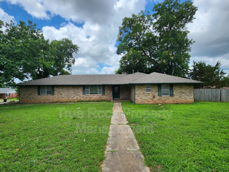 Ada House: 329 South Morrison Drive