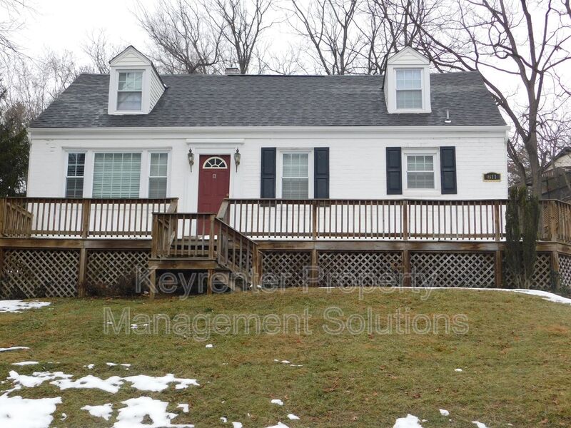Staunton Condo: 811 E Beverly St