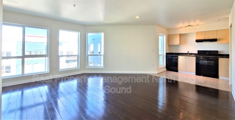 Everett House: 2824 Grand Ave