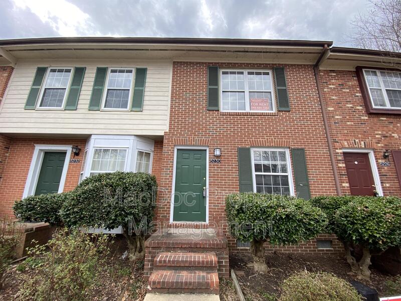 King George Townhome: 5230 King's Wood Lane