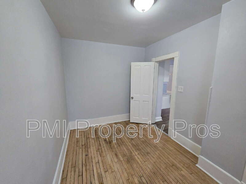 Milwaukee Condo: 3111 W Walnut St