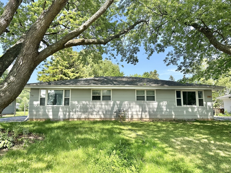 Menasha Condo: 917-919 Meadowview Drive - 919