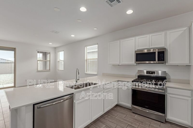 Litchfield Park House: 19427 W College Dr