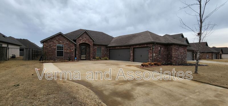 Bentonville House: 3200 SW Hazelnut Ave