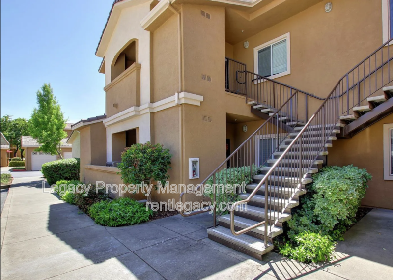 Roseville Condo: 501 Gibson Dr
