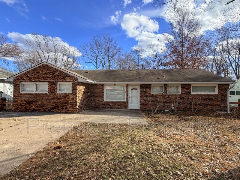Kansas City House: 7607 East 110th Street