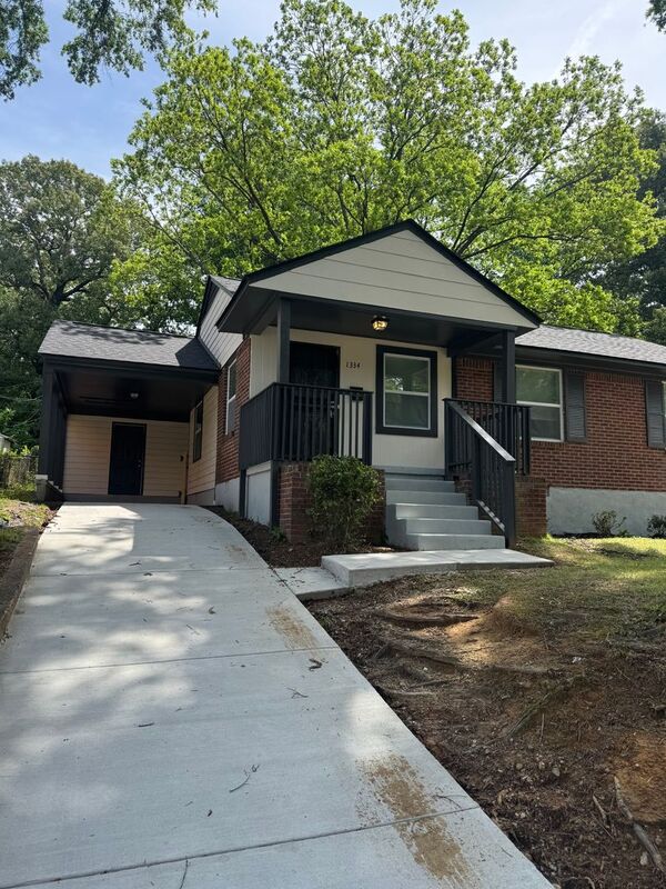 Memphis House: 1334 Parkland Rd