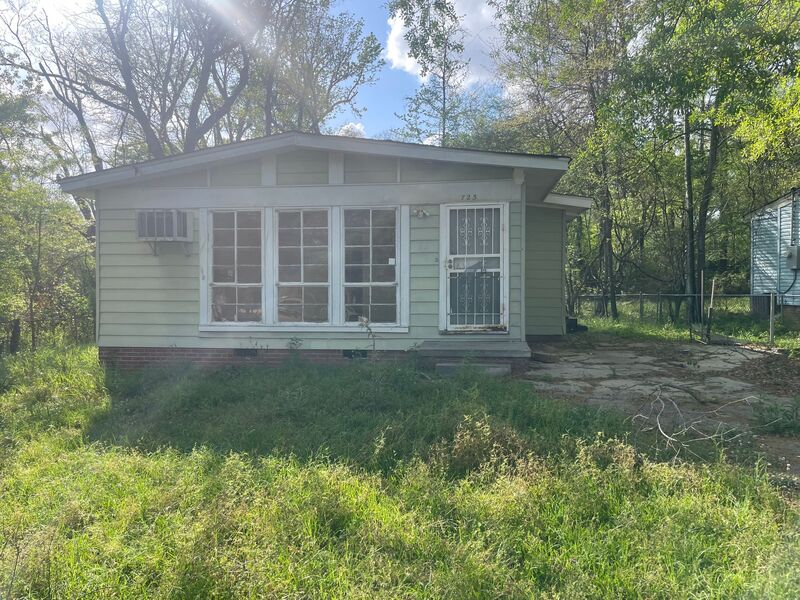 Jackson House: 723 Glenmont Drive