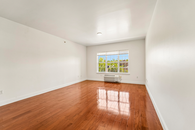 East Orange Condo: 111 Glenwood Ave - 413
