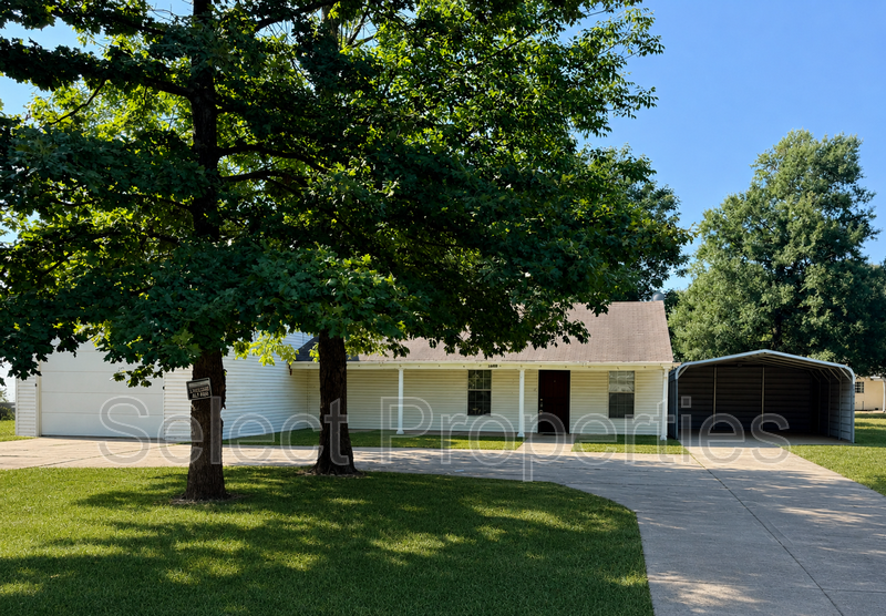 Paragould House: 1306 Barton