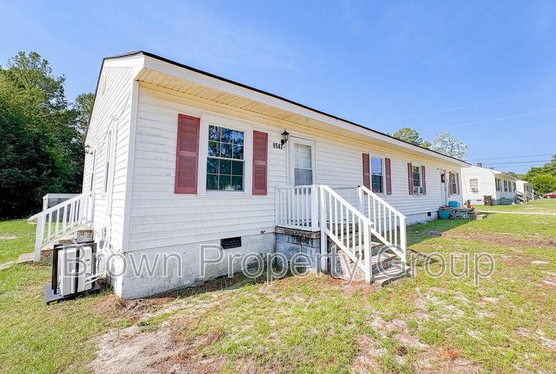 Fayetteville House: 1547 Center St
