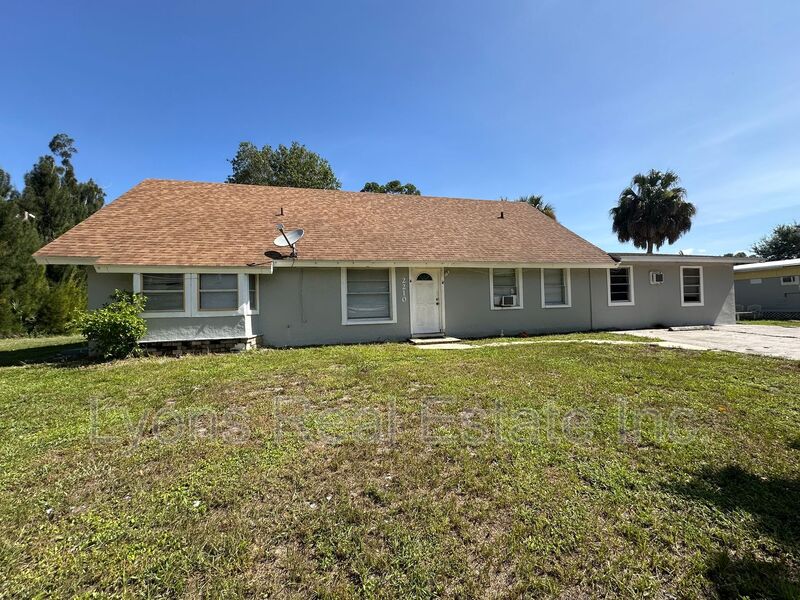 North Fort Myers Condo: 2210 Cantor Ln.