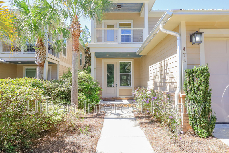 Freeport Townhome: 47 Palm Street