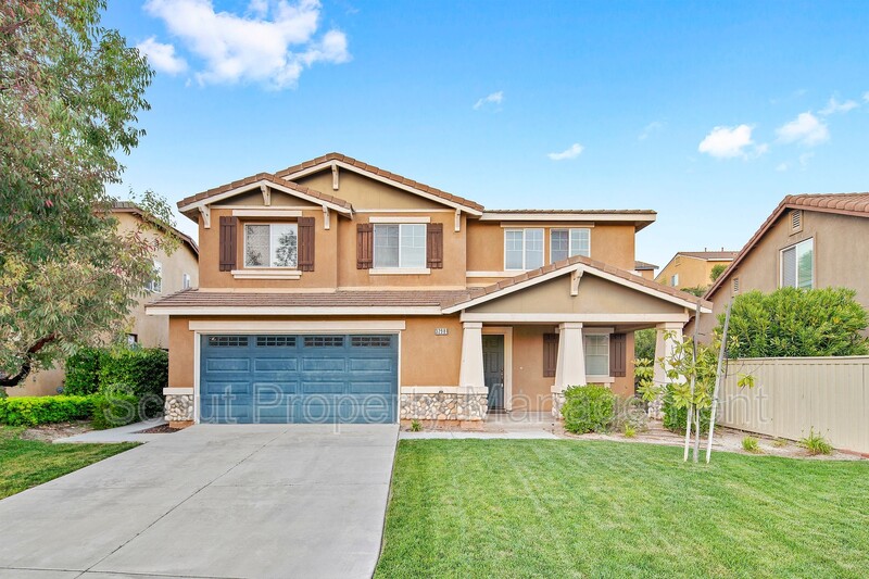 Temecula House: 32981 Vine Street