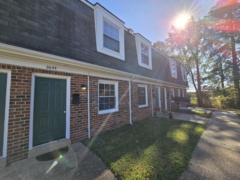 North Chesterfield Townhome: 2644 Wayside Dr