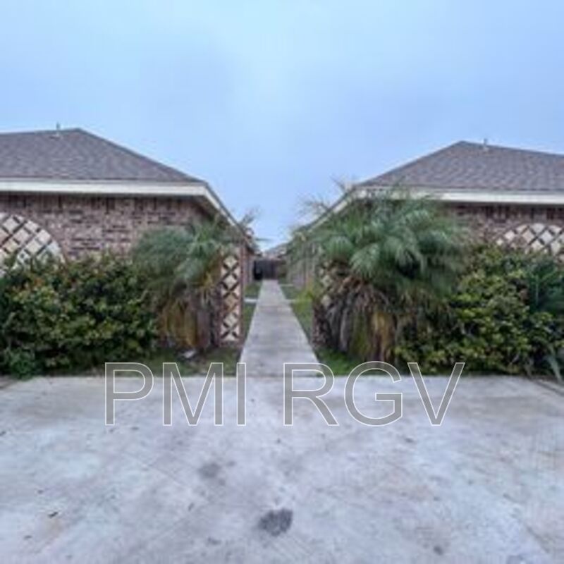 Alton Condo: 2601 E Garfield Ave