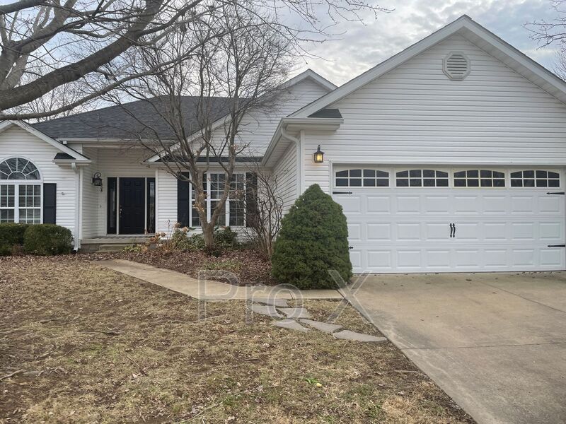 Carl Junction House: 808 Sheridan