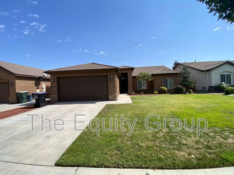 Visalia House: 2346 N Crowe St
