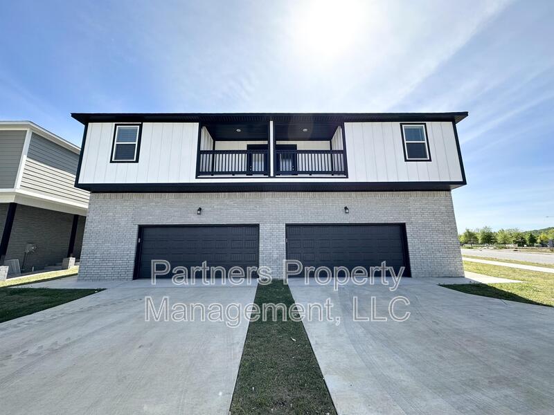 Fayetteville Condo: 1035 South Benchmark Lane - 1
