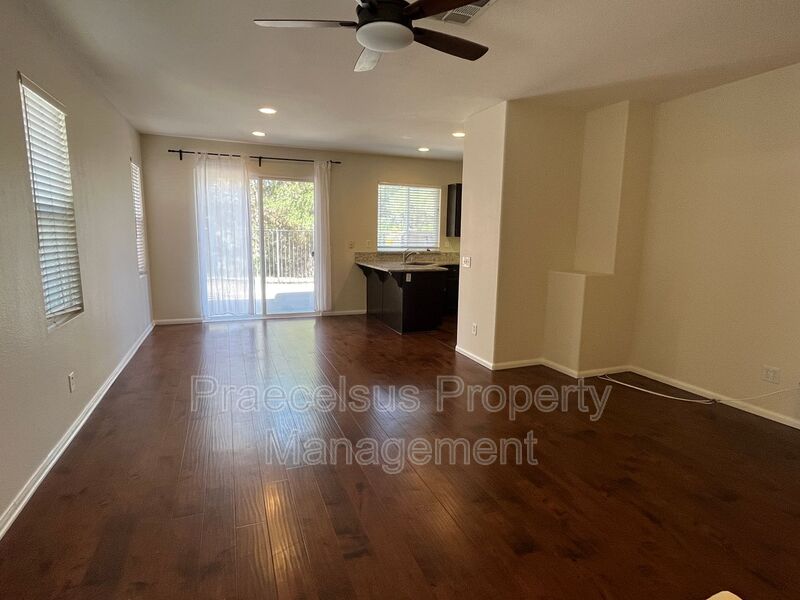 Chula Vista Townhome: 2541 Garnet Peak Rd.