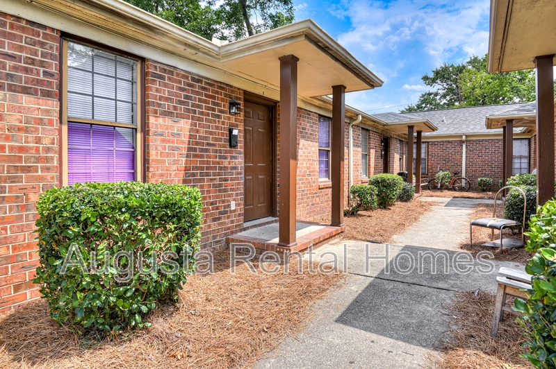 Augusta Condo: 1638A Cleveland Street