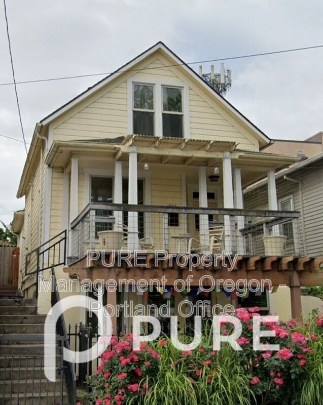 Portland House: 22 S Meade St.