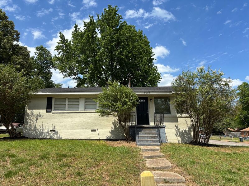 Memphis House: 2202 Pamela Dr